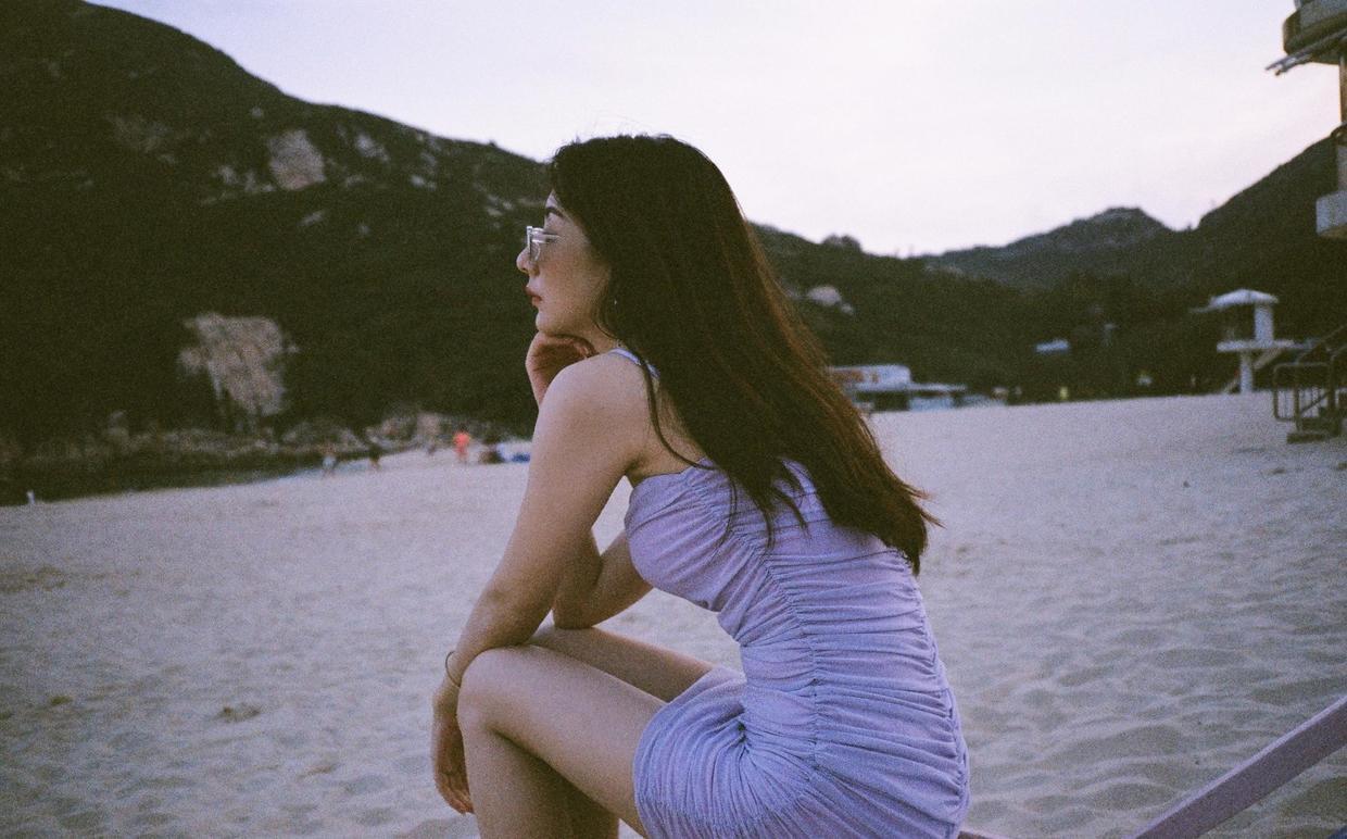 穿搭|方媛不愧是“天王嫂”,日常出行穿baby蓝色针织套装,温柔又减龄