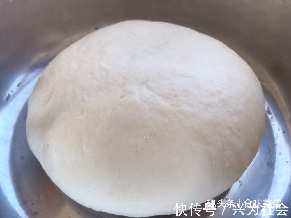 包子|豇豆猪肉包子调馅方法，鲜香扑鼻，好吃不油腻，老公一顿能吃5个