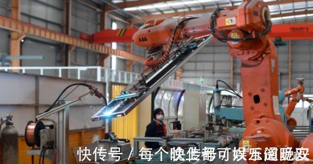 流水线|“机器人时代”来临?国内房产巨头先行一步,建筑工人会被替代吗