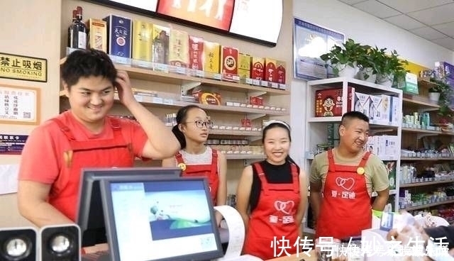 衣服|这个4岁的男孩在超市什么也没买,但他的衣服鼓鼓的店员打开门时感到奇怪和窒息