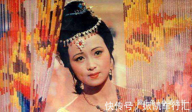 马氏!秦可卿刚死尤氏为何突然病了?答案在秦可卿换衣服的尴尬举动里