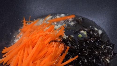 把合菜卷成卷，不爱吃菜的都喜欢吃，鲜美营养，蔬菜主食一个搞定