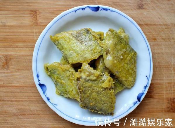 油煎带鱼用淀粉还是面粉想要外酥里嫩就用它，颜值高又香喷喷