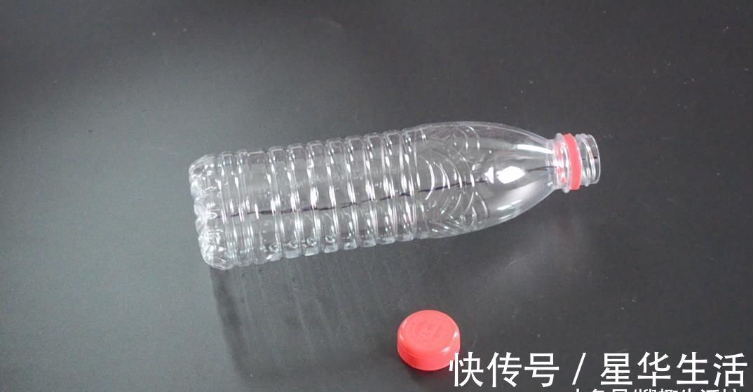 把毛巾塞进矿泉水瓶, 解决了一大堆人出游遇到的难题, 赶紧试一试