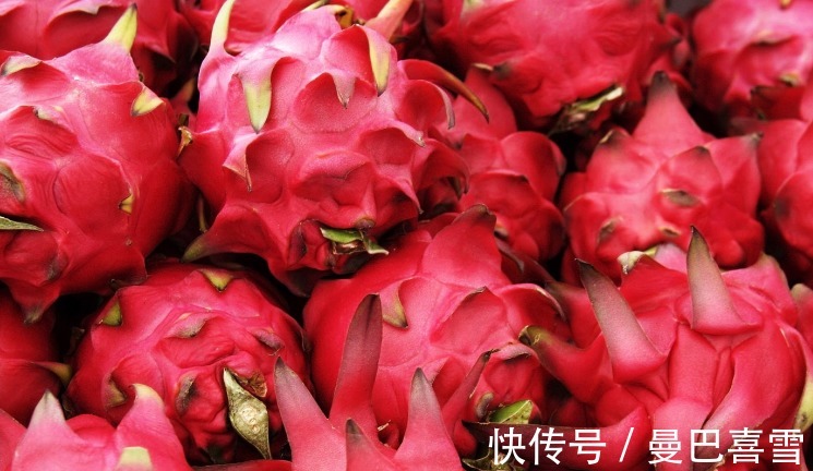 火龙果|3种水果,女性在夏天要少吃,当心宫颈受损,HPV也会找来