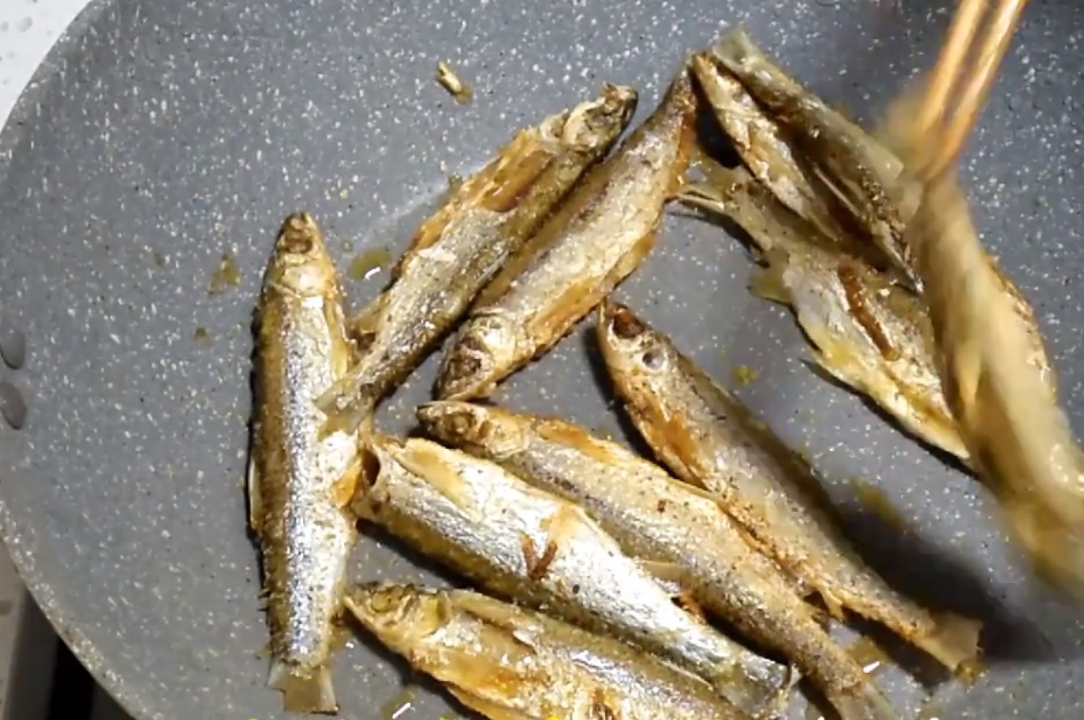 干煸麻辣小鱼,美味又补钙,还是下酒的特色菜,试试吧