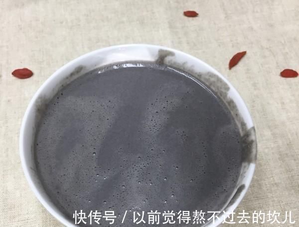 天冷了,坚持每周喝3次它,头发乌黑,老掉发的人要多吃