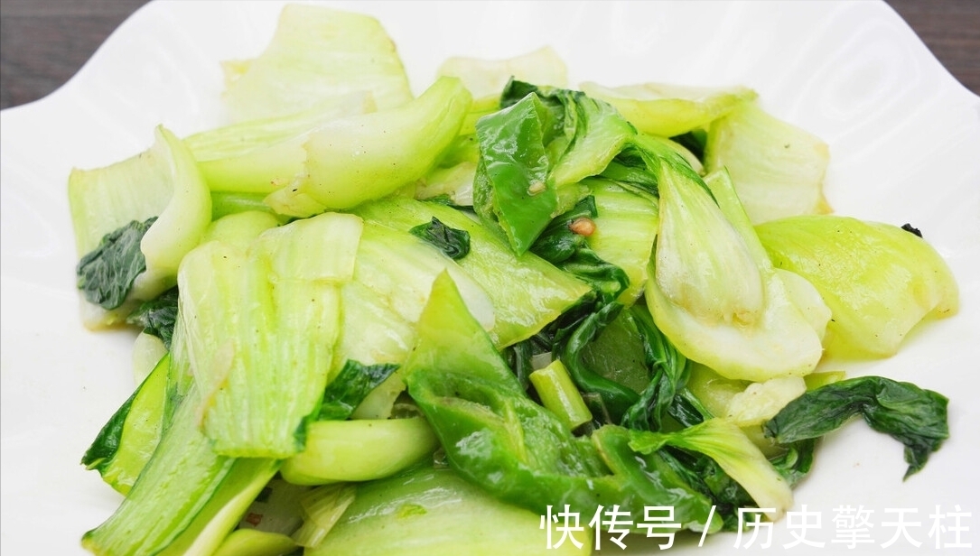炒青菜|不管炒什么绿叶菜,切忌直接下锅,分享2个窍门,青菜翠绿不出水