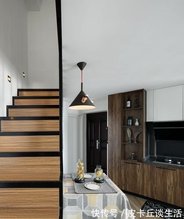 姐弟|买不起学区房大房子,一家四口蜗居47平,设计师爆改成三室一厅