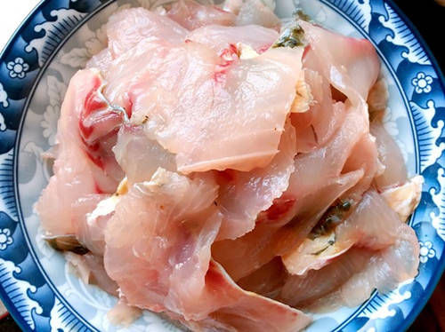 做酸菜鱼时，只要多加这一步，不仅鱼片不散不碎，还鲜香嫩滑