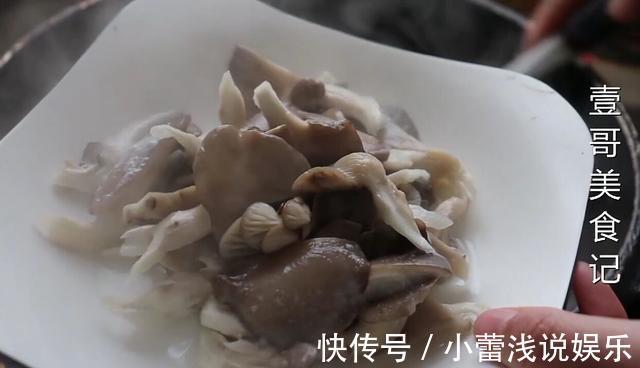 鸡蛋液|平菇里加2个鸡蛋,学会这样做,鲜香下饭又解馋,比吃肉还过瘾