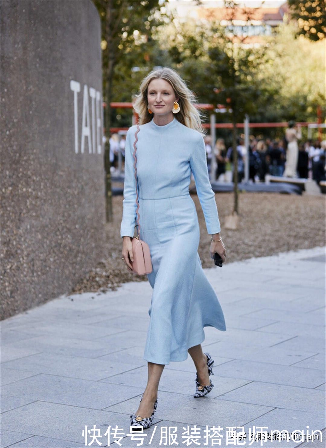 时髦不累脚的猫跟鞋，记住这4个搭配思路，显高又显气质