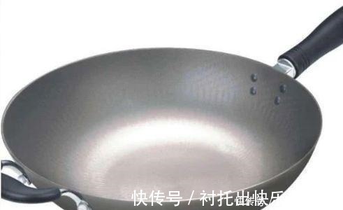 醋酸|锅底烧糊了,不要用钢丝球擦!教你用这招,锅立马焕然一新!