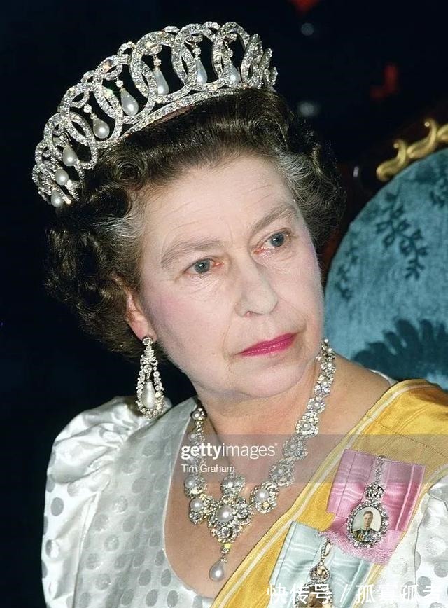 吊坠&那么重的耳环为什么却成为了王室女性的最爱!