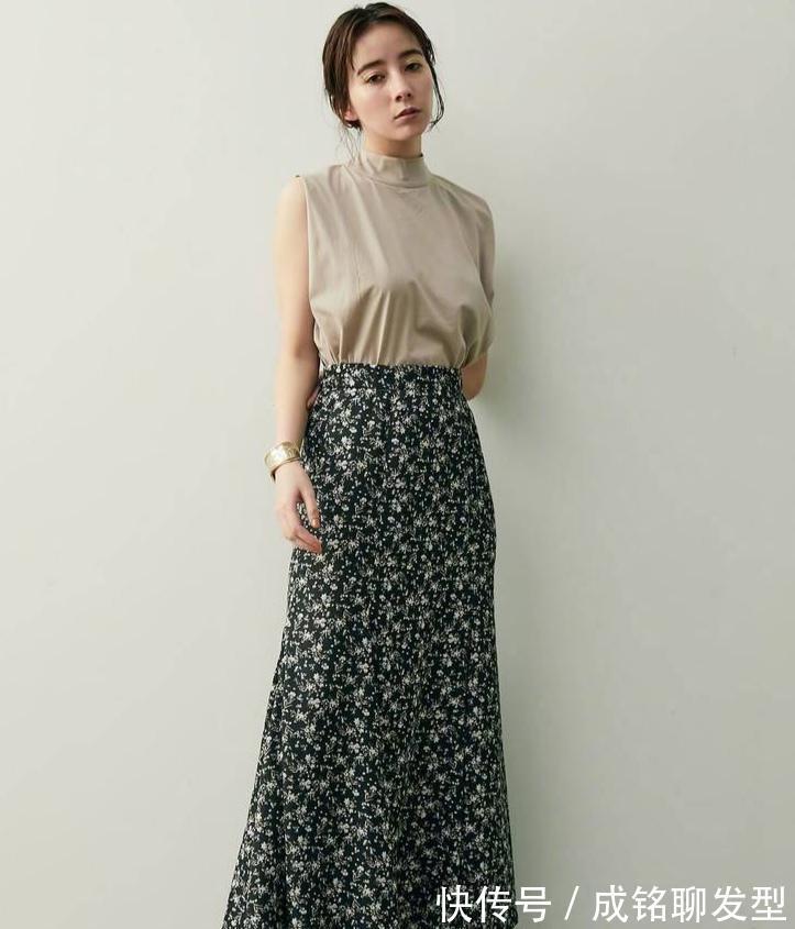 夏日|女人不管多大年纪，穿“半身裙”多配这几类上衣，温柔端庄有气质