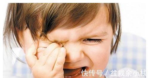 咿咿呀呀|宝宝出现这7种行为别大意,很可能是发育迟缓的“信号”!