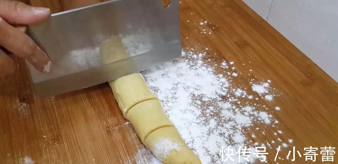 口水|两个鸡蛋, 三勺红糖, 不用发面做出来比糖糕都好吃, 边吃边流口水