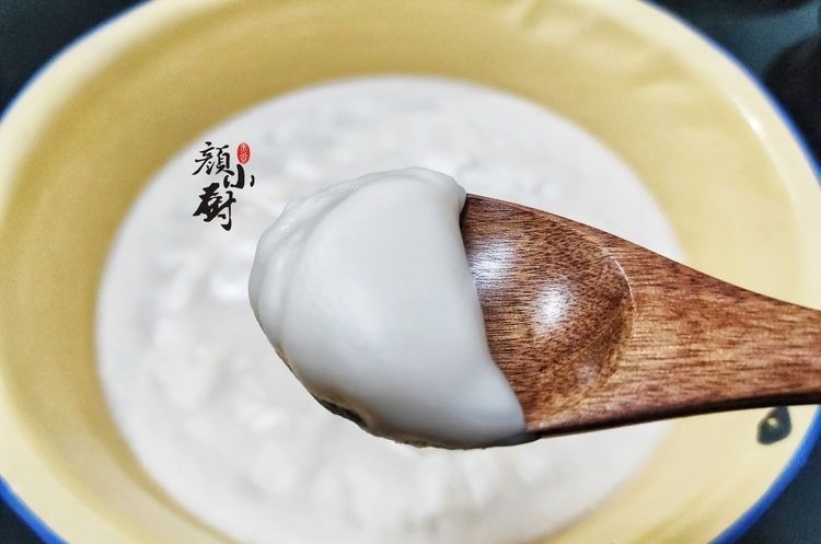 熬猪油时，只加水是错的，多加这2样，猪油又香又白，放1年不坏