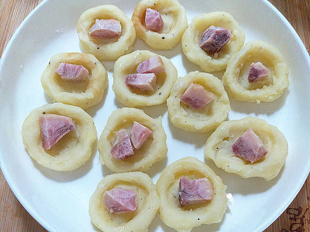 油炸|土豆别总炒土豆丝，教你个新吃法，不油炸，出锅连吃8个不过瘾