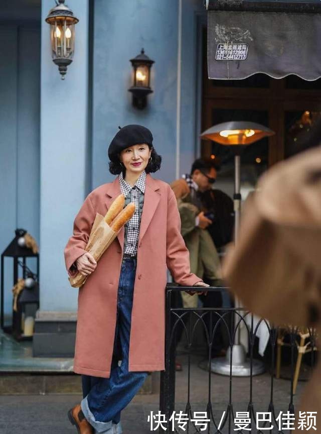 女性|中年女性把小黑裤扔了吧!跟着三木妈妈这样穿,减龄还优雅