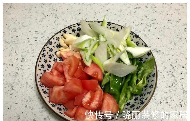小炒肉|餐馆“挺火”的一道素菜，味道堪比小炒肉，做法讲究，好吃不难做