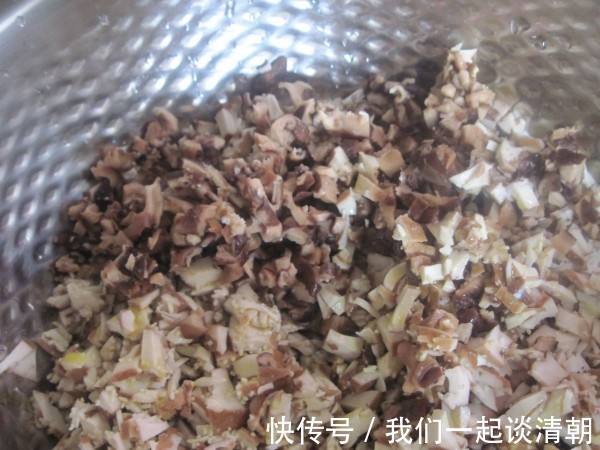 此种素馅饺子，孩子吃了，个头猛，女人吃了，脸色红润皮肤好