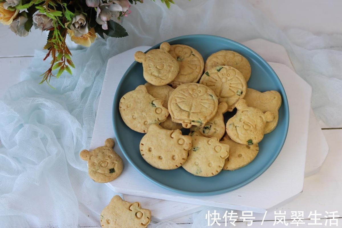 苏打粉|营养价值极高的碱性饼干，充满香葱的味道，一咬一口酥