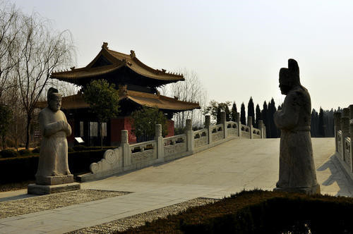 朱元璋|古代最牛的祖坟，后代出了16位皇帝，盗墓贼从不敢“光顾”