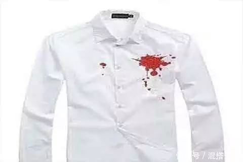 白色|白色的衣服容易脏和发黄,有了这一招,不管什么颜色都变干净