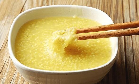 熬小米粥时，谨记3窍门，米粥香又浓，米油厚，学会了每天喝一碗