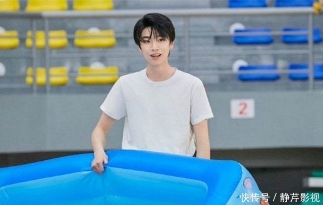 镜头|INTO1快本综艺首秀:整体表现很出彩,3位成员镜头太少惹争议