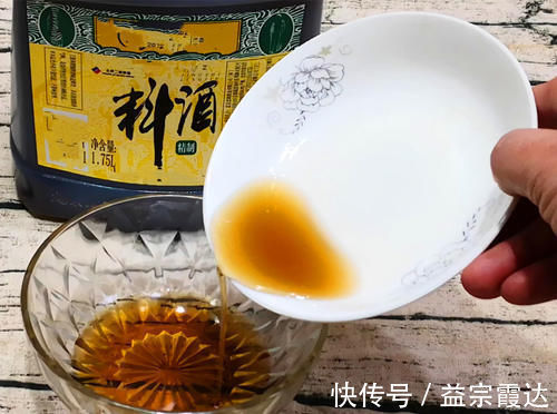 正确做法|不管炖啥鱼，都别用料酒和醋去腥，教你正确做法，鱼肉鲜香不腥气