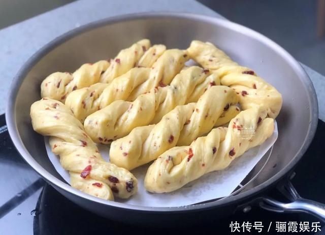 一碗面粉，几个鸡蛋，蒸一蒸就出锅，美容抗衰老，比蛋糕还美味