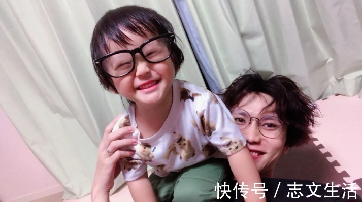 面对镜头|夫妇变闺蜜？一家三口玩cosplay，结果爸爸成了女装大佬