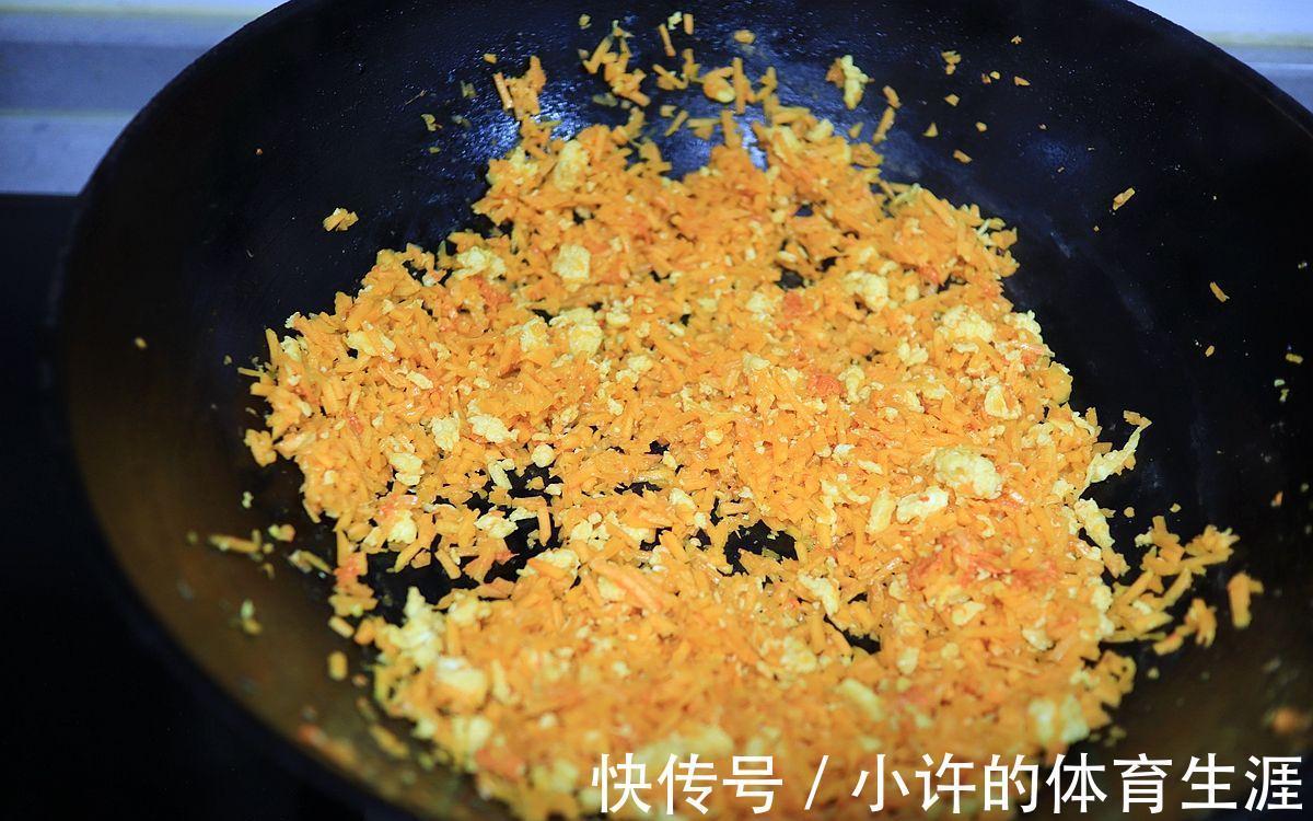 让人感觉到温暖的鸡蛋南瓜饺子,甜甜的,味道很独特
