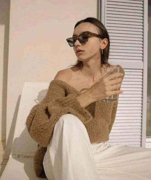 2021年开春，你穿毛衣+阔腿裤的样子，真的时髦炸了！