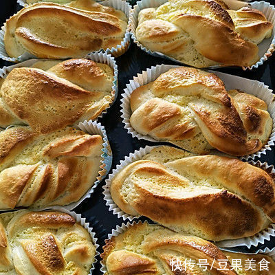 这道奶酥面包做起来容易,吃起来上瘾