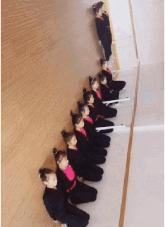 |搞笑GIF:你永远猜不到 美女的那些照片是怎么拍出来的