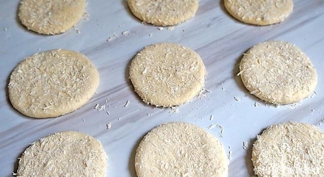 馒头|此饼不放水,不发面,比馒头还简单,暄软好吃,隔三差五做一次