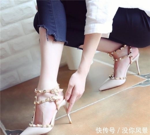 舒适优雅的高跟凉鞋,让姑娘变得更加高挑