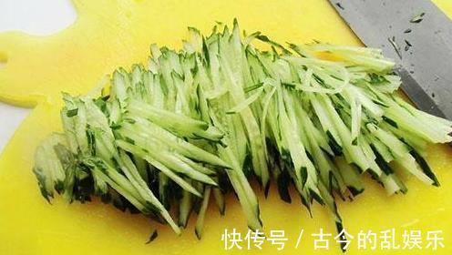 小辣椒|三伏天怎么吃，这三种凉拌菜不能少，清爽不腻，赶走闷热