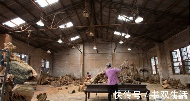 买家|师傅用乌木雕出500罗汉,有人出价百万却毁约,如今“烂”在手中