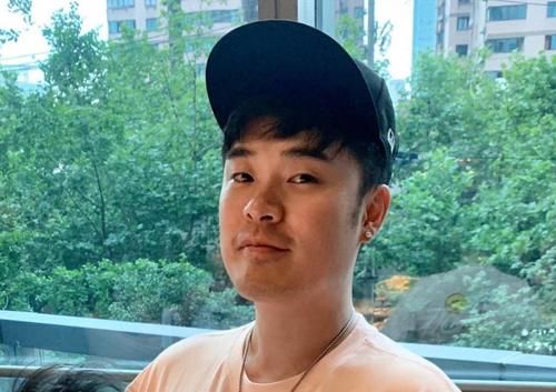 张子萱陈赫隔空同框，女方晒照为老公打call，欲秀恩爱却被翻旧账