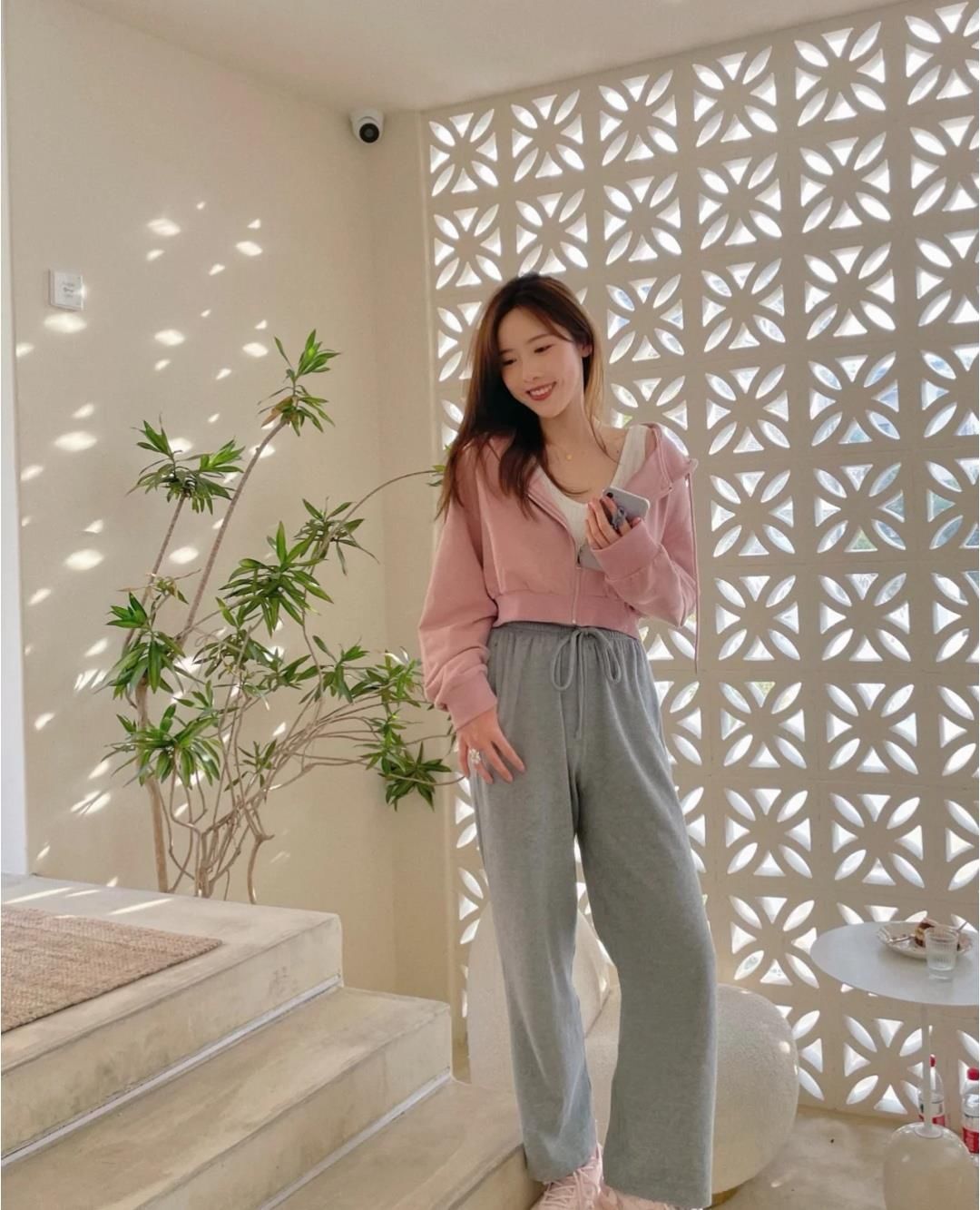 百褶裙 被“水蜜桃”穿搭圈粉了,云朵衫和百褶裙,时尚温柔“怜”人爱