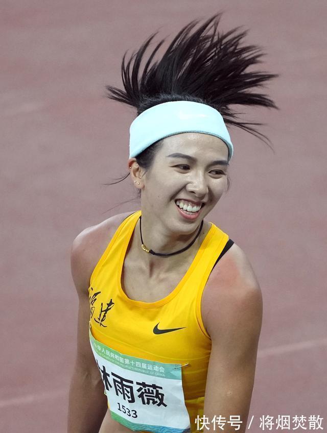 华东师大校庆 三位田径名将同框演唱 葛曼