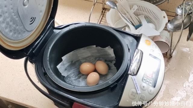 剥鸡蛋壳,许多人第一步就错,大厨教你方法,3秒蛋壳轻松脱落