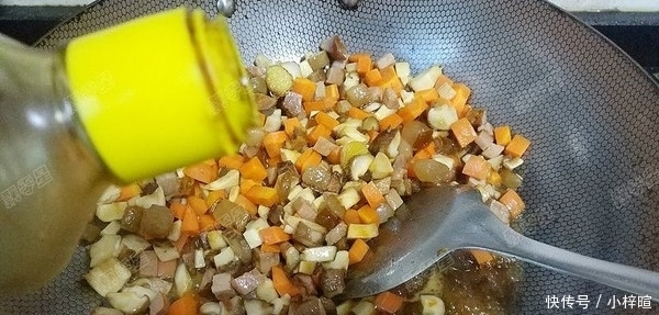 腌制|腌制腊肉时,只放盐就错了!多放一点它,腊肉不长霉,放一年不坏