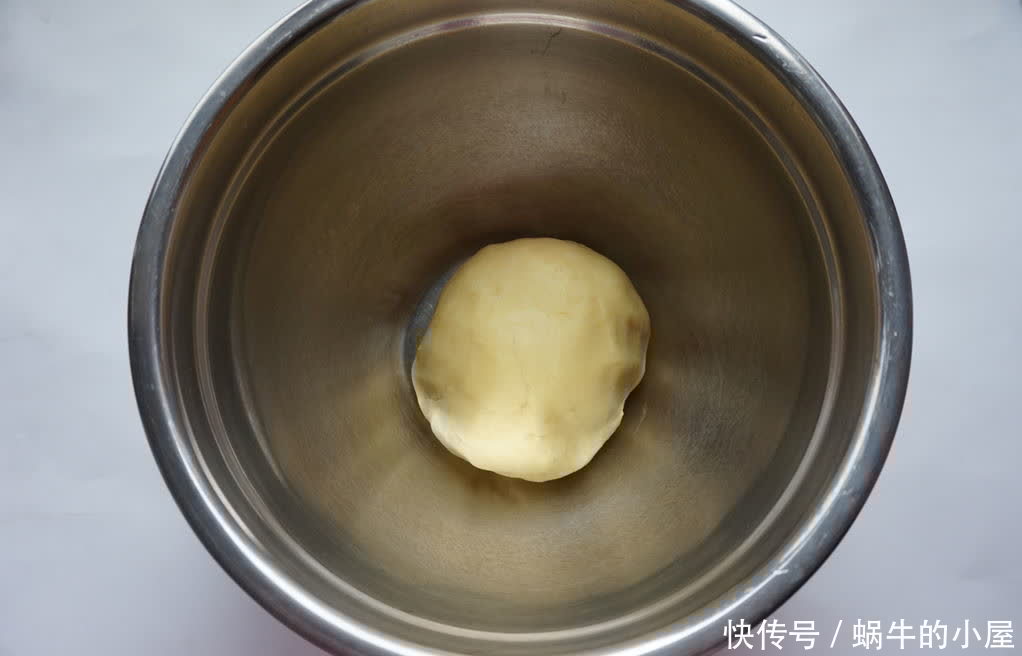 这款小零食香酥可口,做法简单,家里可以多备点,孩子很喜欢吃