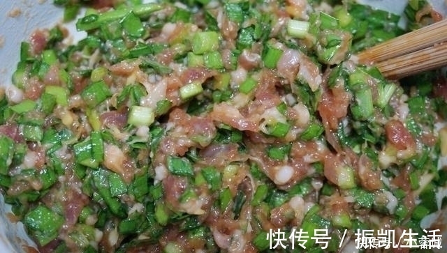 这个馅的饺子百吃不厌,我家每周都包一次,馅香味美,真好吃