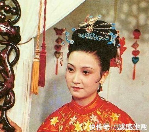 林妹妹@红楼梦剧中姑娘的嫁衣,探春华贵宝钗雍容,而她寒酸惹人怜!